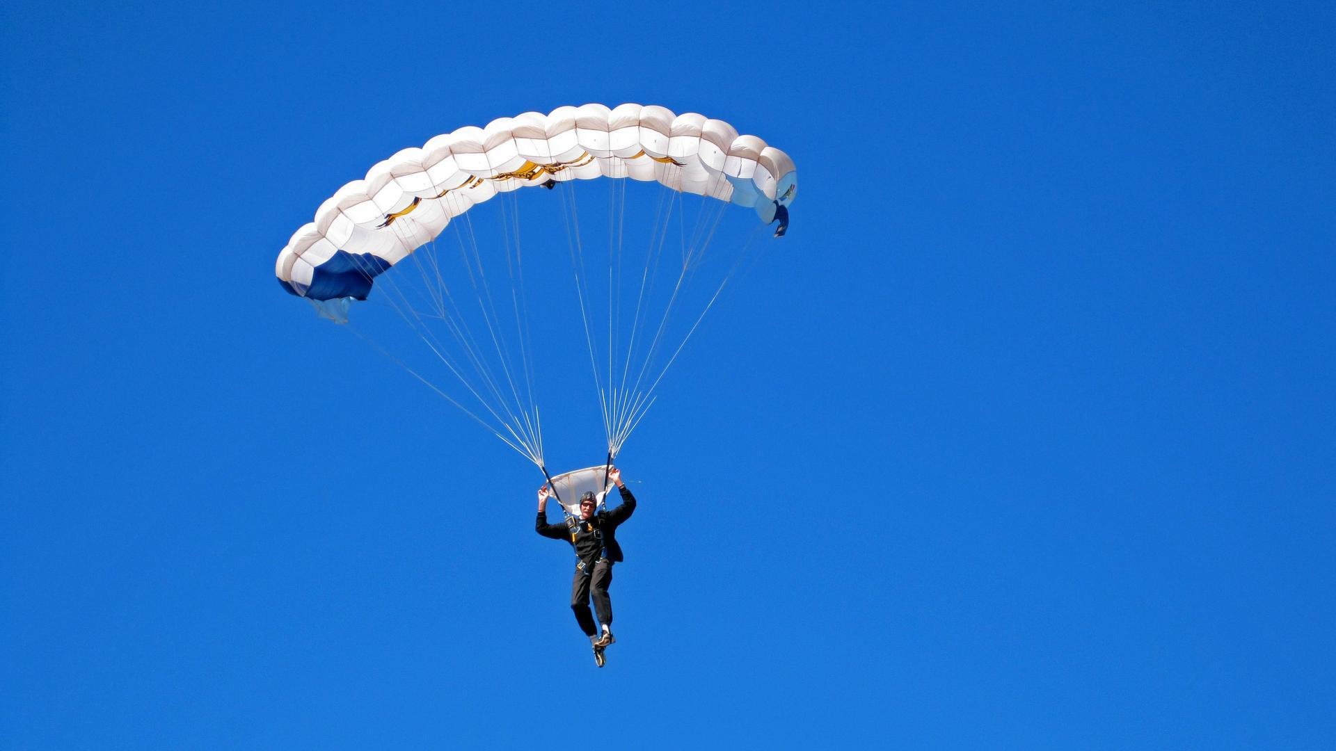 超高速通讯：赛场内的高速网络，超高速的意思